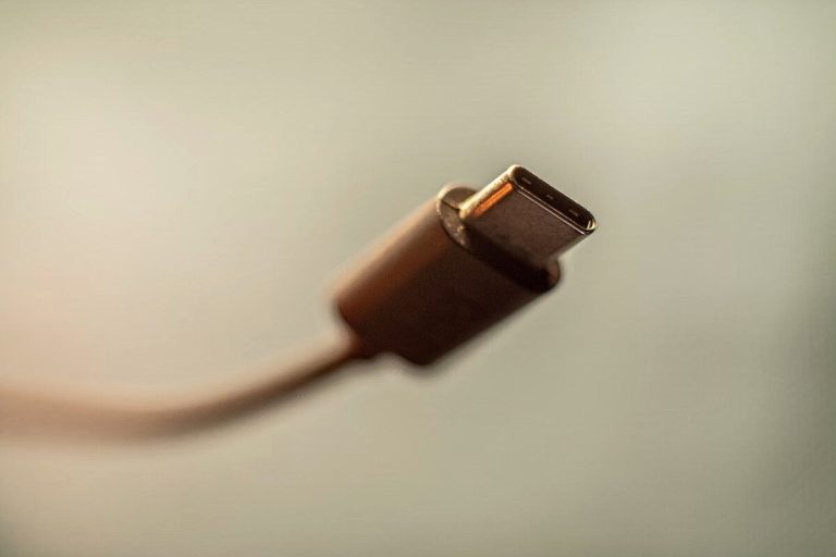 Cuidado con tu cable USB-C: un estudio revela que se ha convertido en el arma favorita de los hackers
