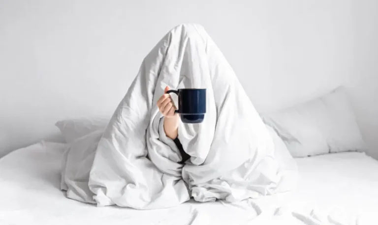 Mantas pesadas, la nueva moda contra el insomnio: ¿realmente funcionan?